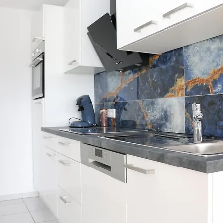 Bella Vista Apartment *